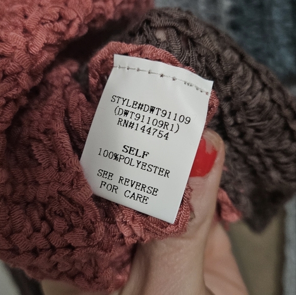 DAVI & DANI Colorblock oversized lightweight knit sweater. Size small - Picture 6 of 8